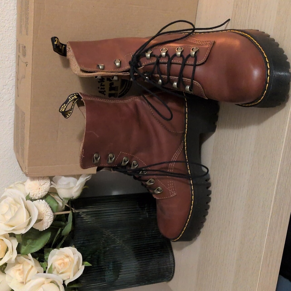 Dr Martens Leona Combat Boots In Saddle Tan Farrier Leather Sz 10 Like New W/Box - Picture 8 of 15